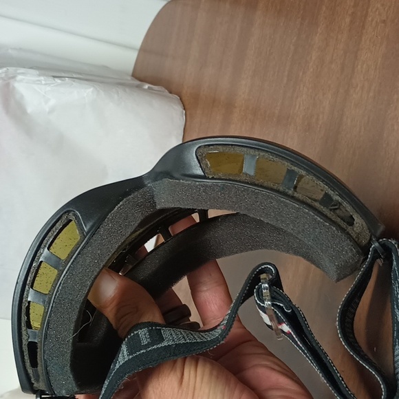 Uvex Black and Yellow Ski Goggles - Picture 4 of 5